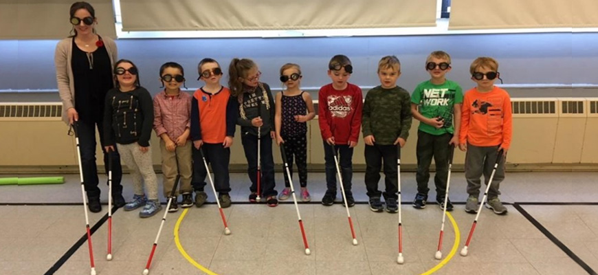 kids trying out goggles and canes